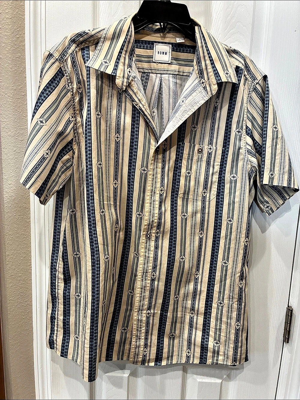 Rowm Men's Geometric Short Sleeve Shirt in Blue & Cream Like New